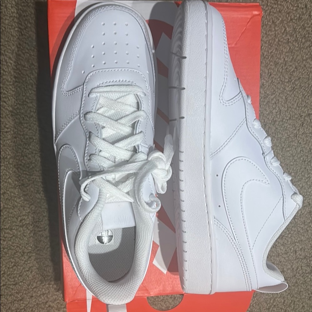 Nike White Sneakers Low-Top Versatile Design